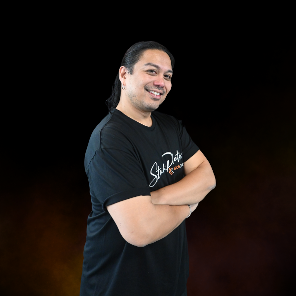 Dean Erick Flores — Istruttore Pilates Reformer Manager HealthClub Iron